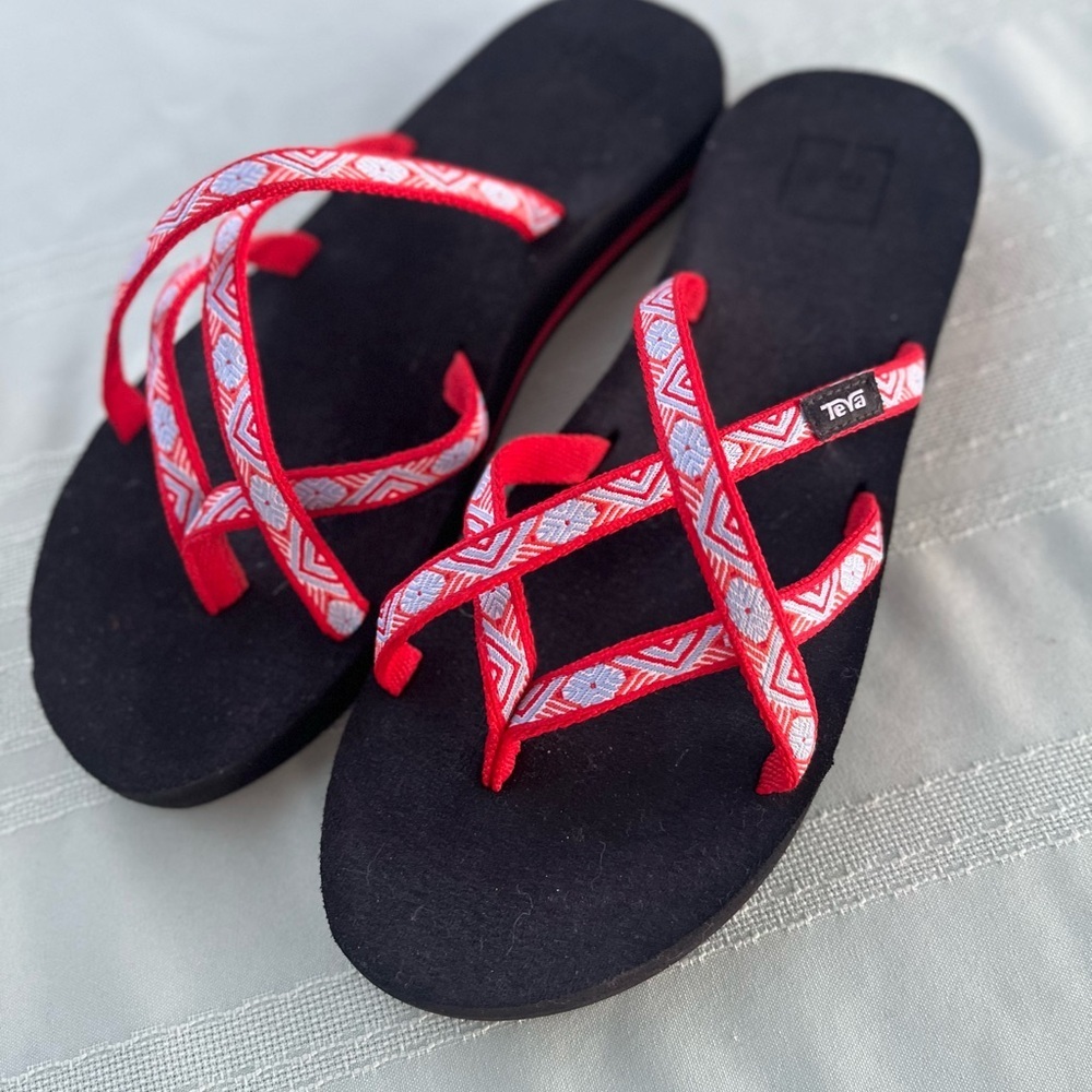 Teva Red and White Patterned Strappy Flip Flops size 11